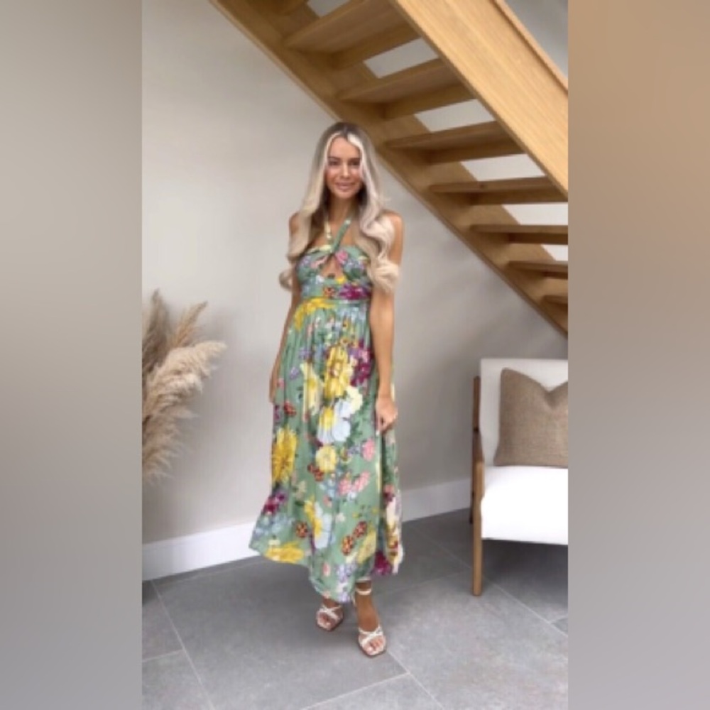 NWT H&M halter cut out floral dress vacation wear - Picture 4 of 10